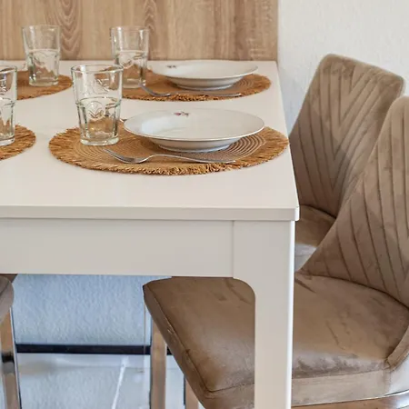 Vio-lettes - Agreable Deux Pieces - Proche Apartment *